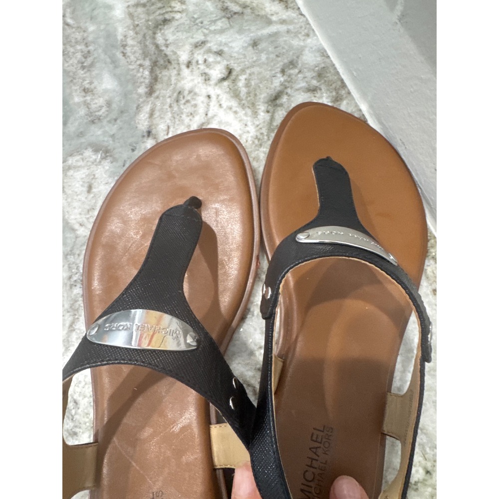 MICHAEL Michael Kors MK Plate thong sandals with a silver-tone logo plaque 8.5 - Picture 4 of 10